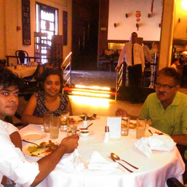 sourjyo_9's tweet photo. @meghaleena good food #chinesefood #buffet #tungfong #sunnysunday http://t.co/3ojjtEO7N5