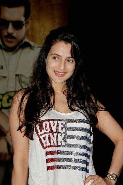 Happy bday my favourite eyes heroine I love ur eyes 