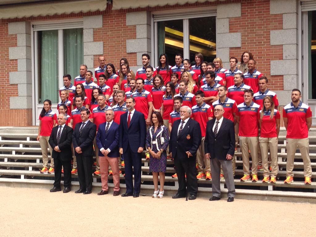 PipeOlimpico's tweet photo. JJEE. El Rey Felipe VI recibe a una representación de los deportistas españoles q irán a los Juegos Europeos de Bakú. http://t.co/UhFnH56v4X