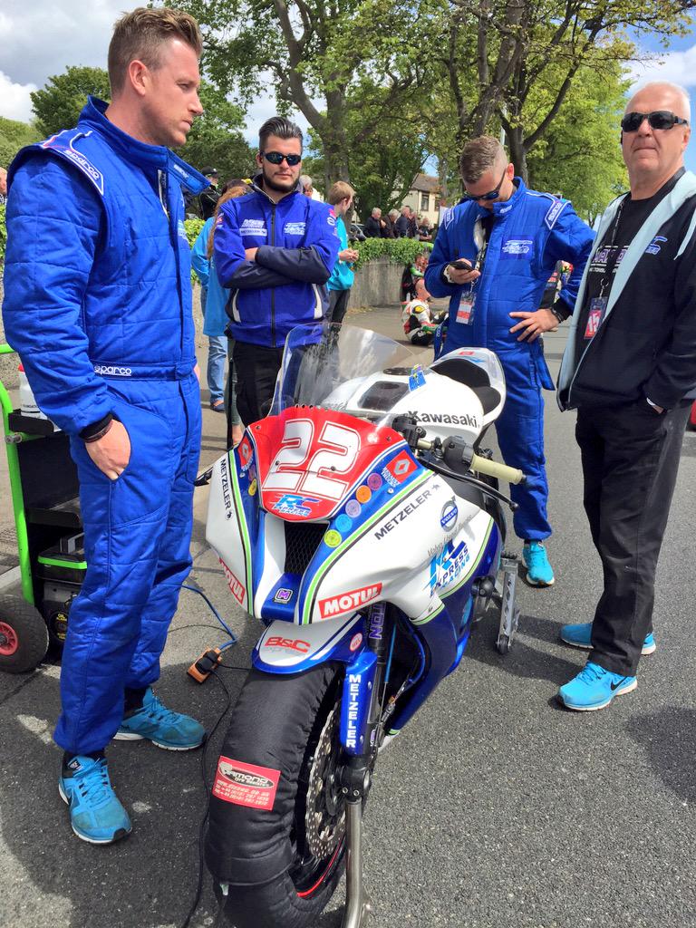 RCExpressRacing's tweet photo. Team ready for the start of the Superstock race!!! http://t.co/HxUB7g9BMw