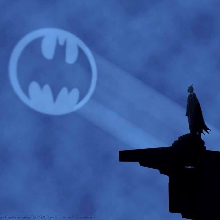 Tashajava4's tweet photo. #LightTheBatSignal http://t.co/qgRzhv5HLL