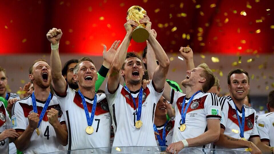 Happy Birthday to a great legend: Miroslav Klose      . Vielen dank Miro! 