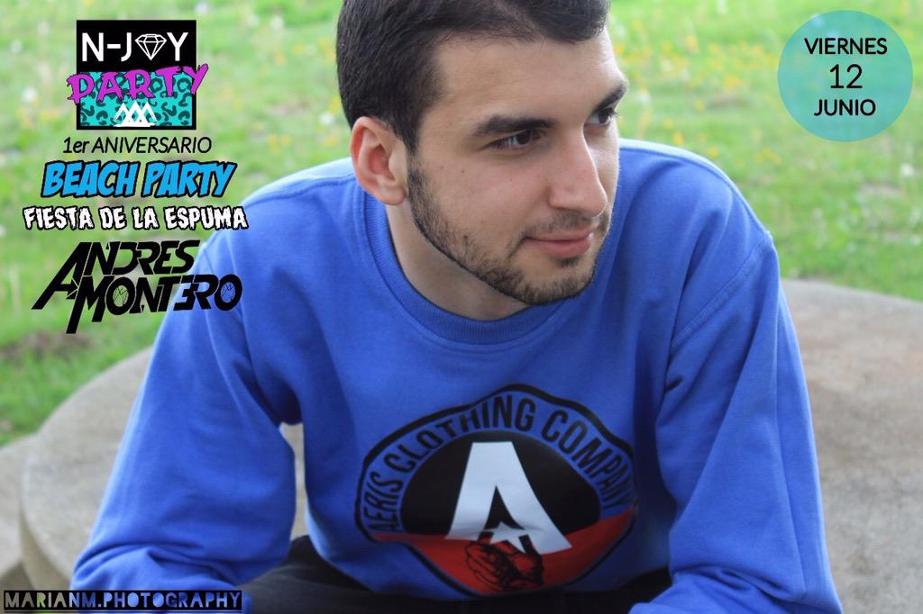 Medium92's tweet photo. ¡Nuestro DJ Residente @AndresMonteroDJ esta listo para nuestro 1er Aniversario! Ojo al show que nos tiene preparado.. http://t.co/LK9Z5n2VYk