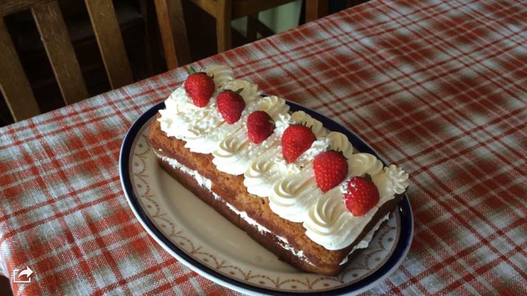 LadyScarletts3's tweet photo. Cake made today down here by tony banana loaf #glutenfree fresh cream and strawberrys with strawberry Jam! 🍰🍰 http://t.co/GVNta9KJxI