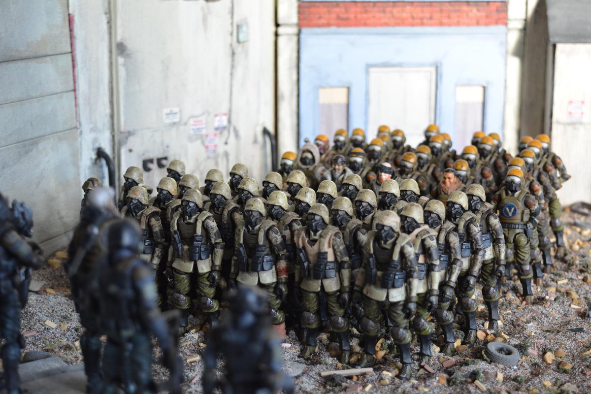 ShadyWar118's tweet photo. Army Building is fun! http://t.co/zcZf6yAVTh