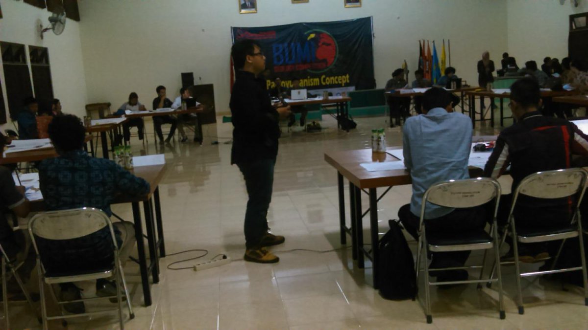 Pengerjaan poster hari pertama baru akan dimulai :) @gempabumi2015