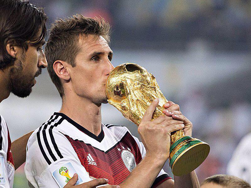 Happy birthday to my favorite football player!! My Awesome Miroslav Klose! 