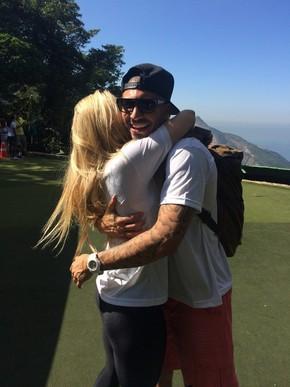ImperioFerlines's tweet photo. @AlineGotschalg_ @femedeirostt  Lindosss demais ♥♥♥
#asadelta 
#valdaaventura http://t.co/ZsG7QIzlWg