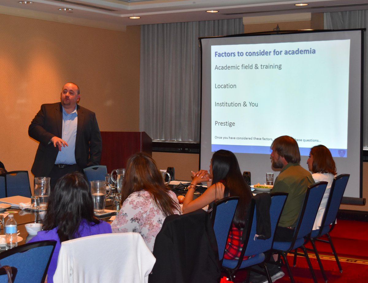 HSHPS96's tweet photo. Mr. Paul Hutchinson from @JohnsHopkinsSPH talking about careers in academia at #GFTP15 orientation http://t.co/TTQ2vuU6ku