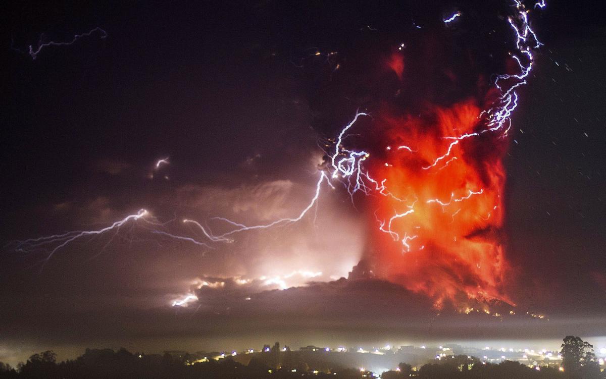From Japan to Chile, volcanic eruptions have occurred in dramatic fashion, forcing evacuations trib.al/8ezUzUR