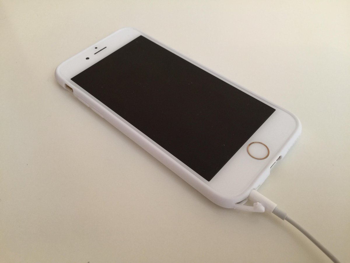 hotcakecovers's tweet photo. GOT A WHITE IPHONE AND WANT TO KEEP IT LOOKING CLASSY BUT PROTECTED? GET YOUR #WHITE #IPHONECASE NOW FOR JUST £2.99!! http://t.co/xHjRfrLoaQ