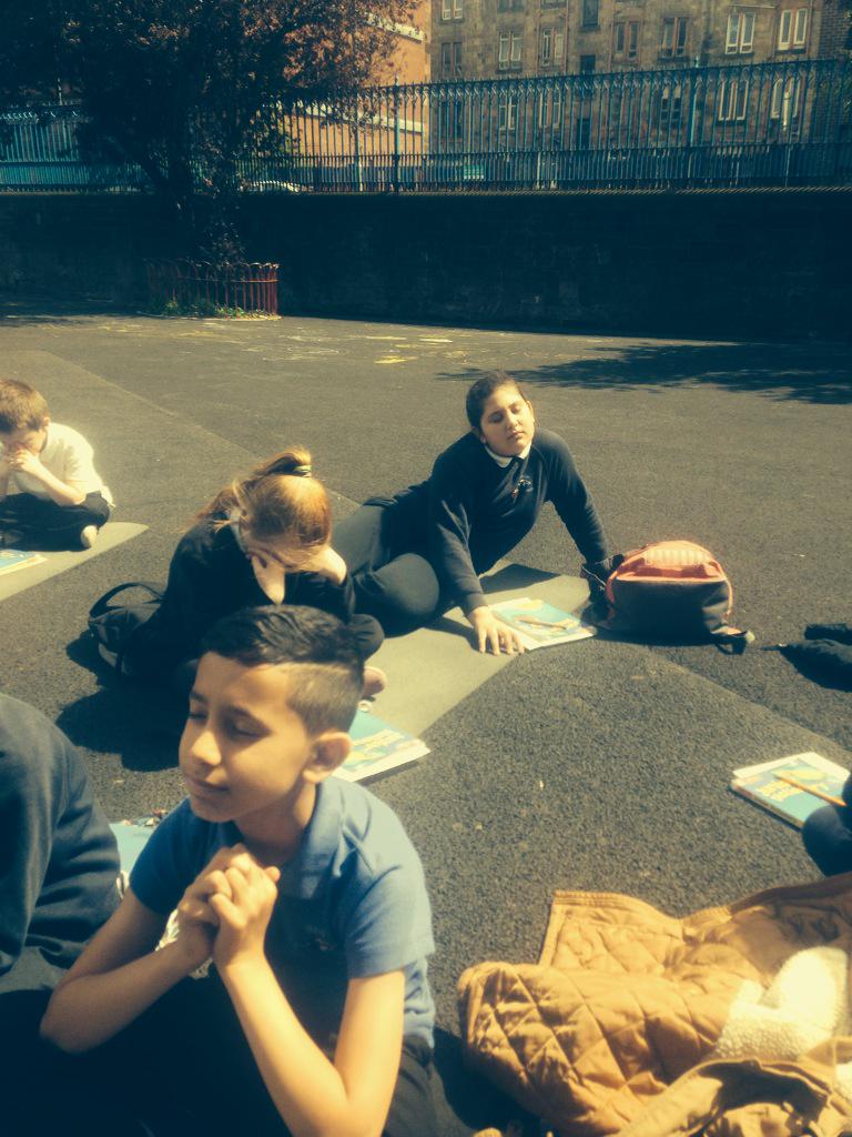 P5Ibrox's tweet photo. P5's had to listen for 1 minute and draw what they could hear! #improvinglisteningskills #learningoutdoors http://t.co/jK1bgQ4I1w