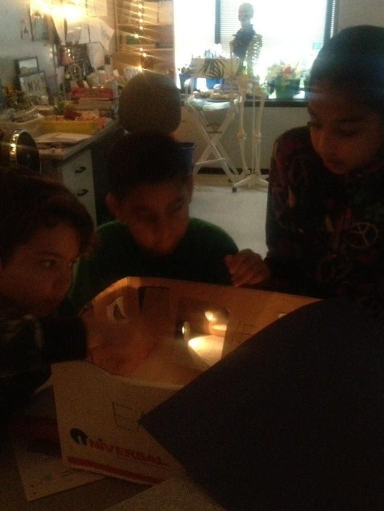 SmthSTEMScience's tweet photo. Designing lighting systems! @MrHallgrade4 http://t.co/VpYPjfpa6H