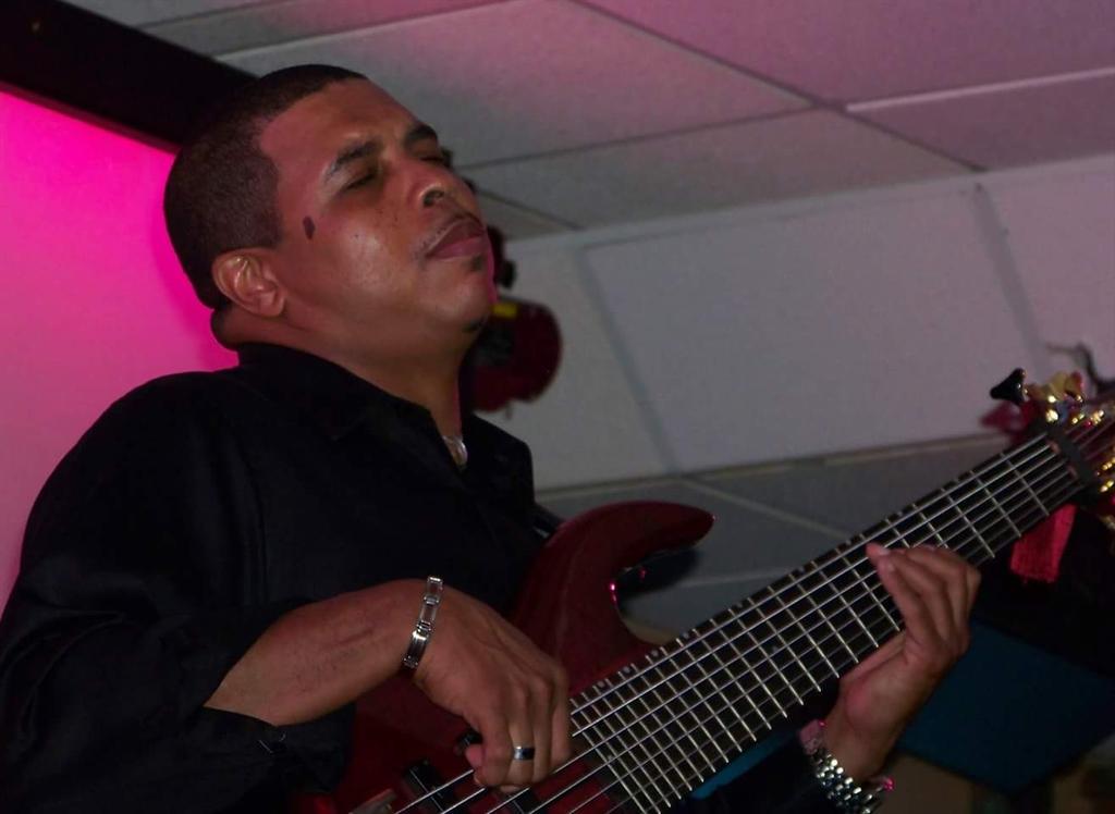 rob7and8string's tweet image. Doing what I love... #extendedrangebass