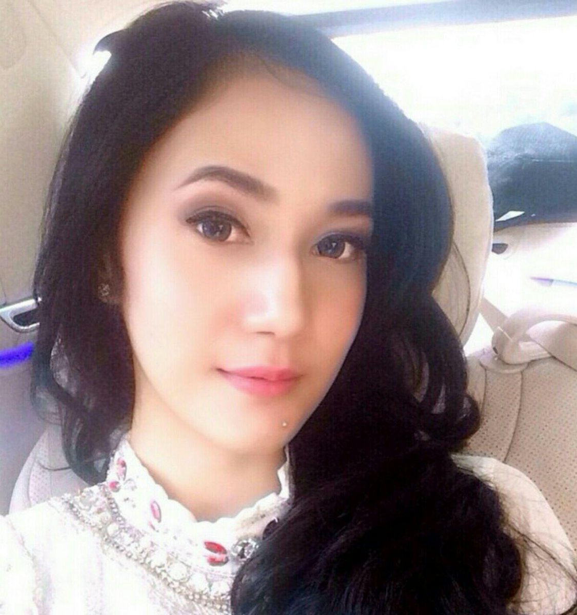 Dhitahot's tweet photo. Malem ini aku update foto boleh gak? Hehehe http://t.co/bfpqLp7ty6