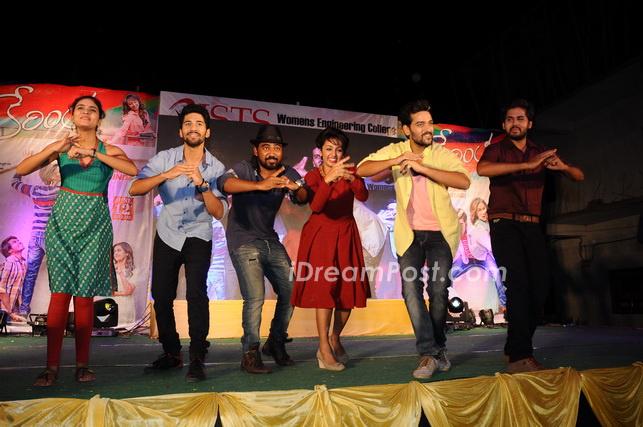 iDreamMedia's tweet image. #Kerintha Movie Team at Rajanagaram I.S.T.S Womens Engineering College.