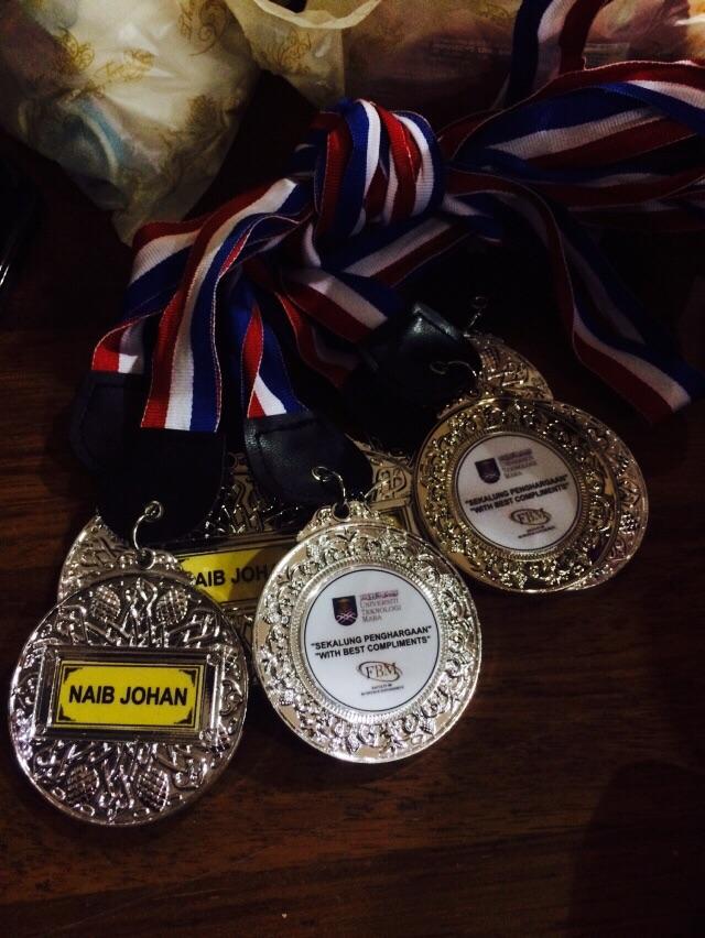 resofbm's tweet photo. Tahniah pada team badminton reso ! Naib johan ! Yeahh..usaha lagi nanti bagi juara. http://t.co/yUwH1WEOmY