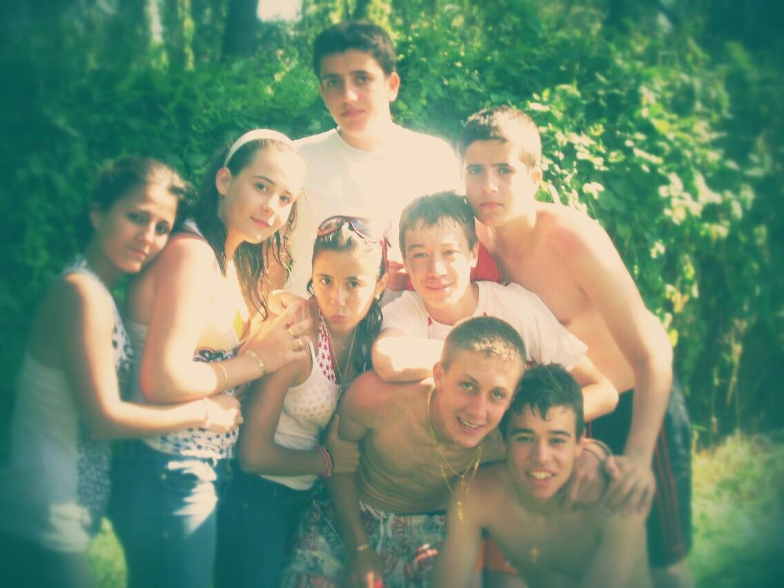 CoralArroyoC's tweet photo. Solo muere lo que se olvida, y hay recuerdos que por mucho tiempo que pase, jamás podrán olvidarse. 
Te Queremos⭐M⭐ http://t.co/F1wvPGD2jz
