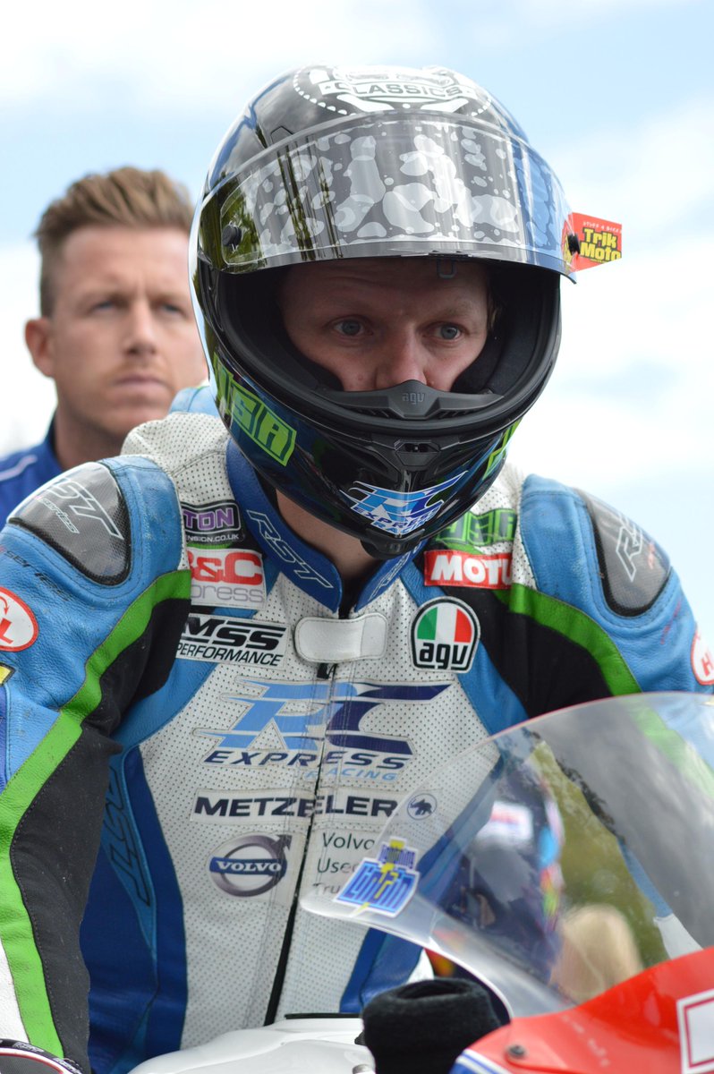 rstmoto's tweet photo. Solid ride in the RL360 Superstock for @Lintinracing @RCExpressRacing as Kawasaki rider finishes 14th #iomtt #rst http://t.co/fFjqMVxd7K