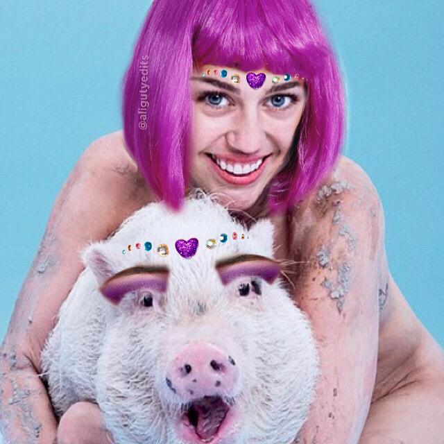 aligutyedits's tweet image. #UseYourVoice for @papermagazine @MileyCyrus 💖✨💖✨ makeup @PatiDubroff creative director @DIANEMARTELOFF 👏