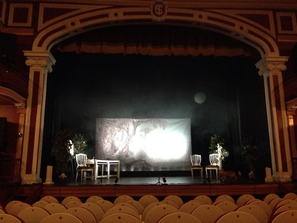 oscardelafuente's tweet photo. #ESNV el jueves y viernes en el teatro Cervantes de Alcalá de henares
El sueño de una noche de verano http://t.co/lGDxKsDGNi