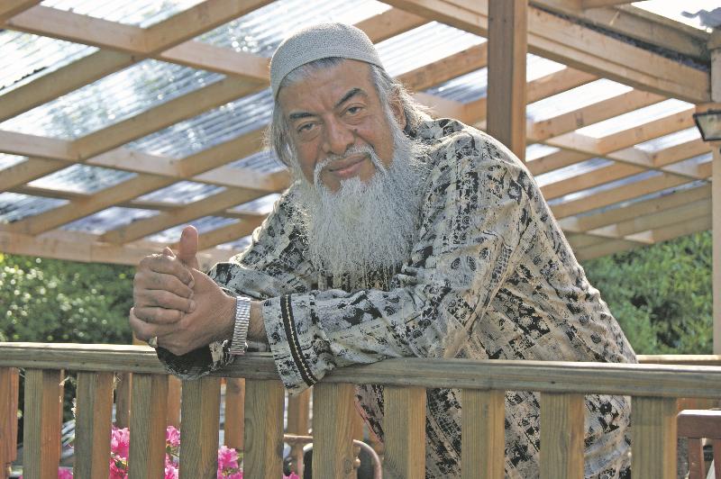 AsianExpressUK's tweet photo. BRADFORD STAR ON THE BIG SCREEN: Security guard turns actor for Bollywood hit #bradford 
https://t.co/H9UftqHCzY http://t.co/EZHUebBRWN