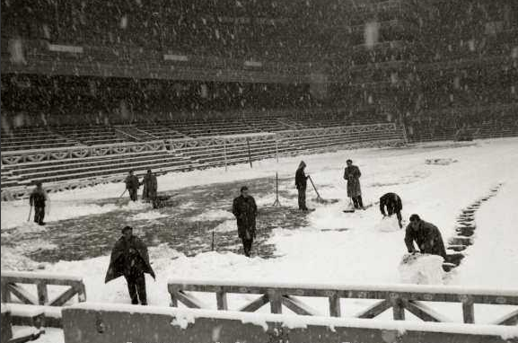 BetiAnaiak's tweet photo. Preciosa estampa Navideña @estadiosanmames (1972) @OrgulloATH @athletictxistu @SanMames_1913 @Iratzar @estadios_Spain http://t.co/7nqJa69nGY