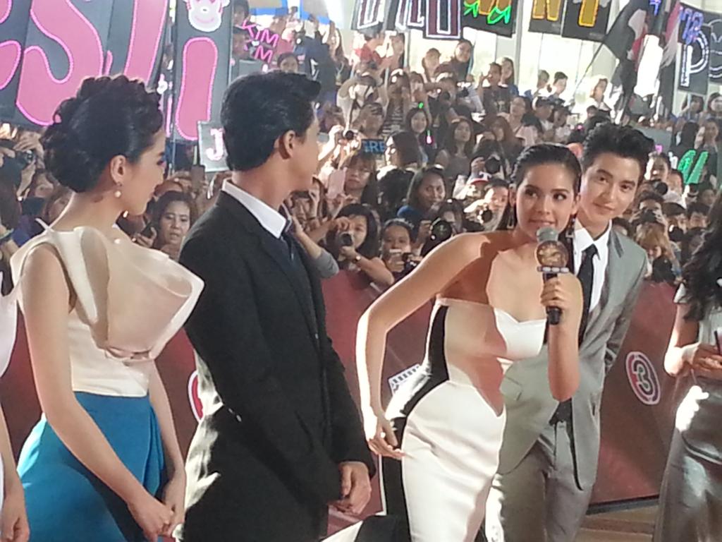 Bloody_Shiyo's tweet photo. #หนึ่งในทรวง ญาญ่ากับเจมส์จิ น่ารักเว่อร์ น่ารักแบบแพ็กคู่ #แจกความสดใสสุดด
#vicbig3 #เปิดวิกบิ๊ก3 #Yaya #Jamesji http://t.co/I7aWLyvvHA