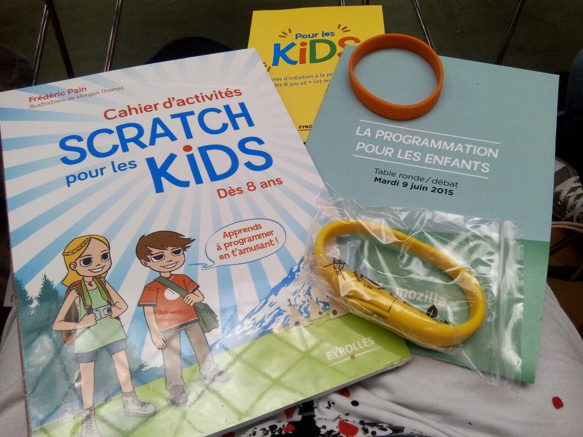 WeeCrow's tweet image. On est toutes là @parisbiblio avec @mozillafirefox et @Eyrolles pour le #codage avec les #enfants! #CODE4JUNIORS