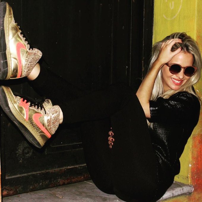 Gold and black. #lifestyle #streetstyle ? by @paottmontiel http://t.co/DBpRrls0b1
