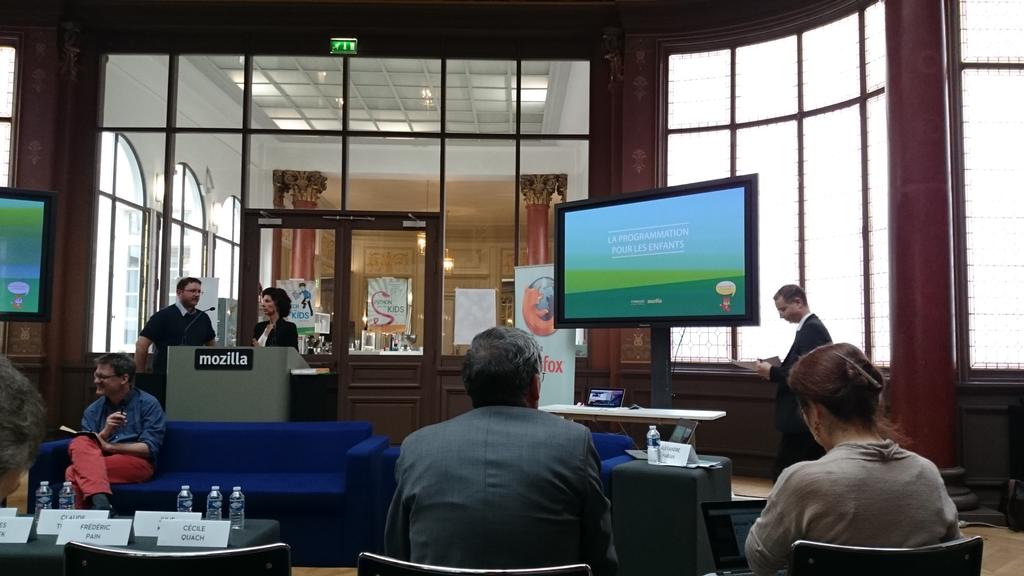 JeremyHeleine's tweet image. Bientôt le début du débat sur la programmation pour les enfants
#code4juniors