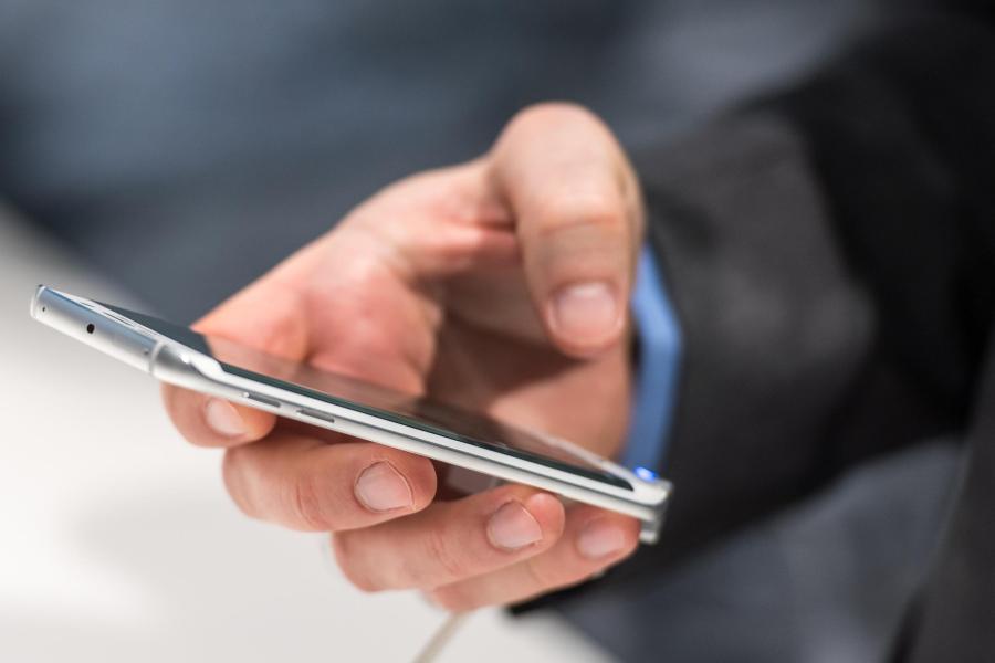 Smartphones sollen bald per WLAN aufgeladen werden. on.welt.de/1S1WQpr