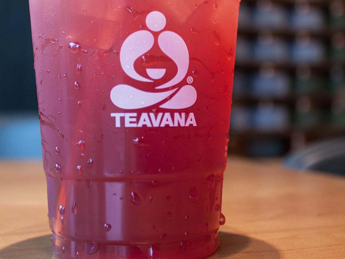 TEAVANA's tweet photo. On June 10, we're treating you to a cup of #PineappleBerryBlue in stores. #NationalIcedTeaDay http://t.co/fpuL9Sq7oC http://t.co/3n6Jr1REfn