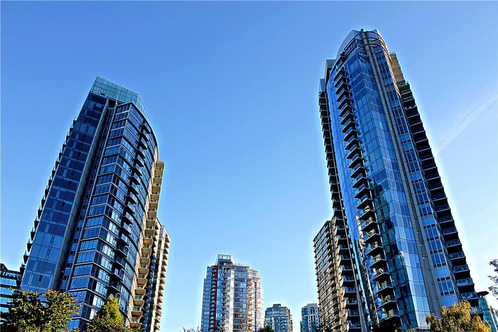 We love this photo by Alison Gu. A great one for #TallBuildingTuesday Submit your entries now! cbreupoty.com