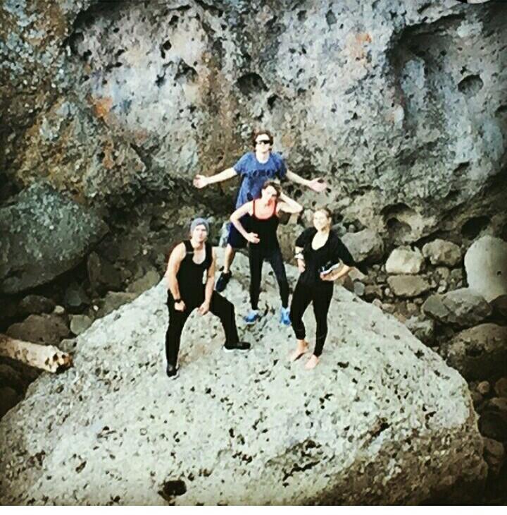 S_LunsfordArmy's tweet photo. #TB Stephen with friends ♡ http://t.co/d8mxauBQCc