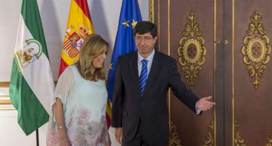 sextaNoticias's tweet photo. PSOE y Ciudadanos cierran el acuerdo de investidura de Susana Díaz ▶
http://t.co/UNfWKANShV http://t.co/Xat5Tdmkim