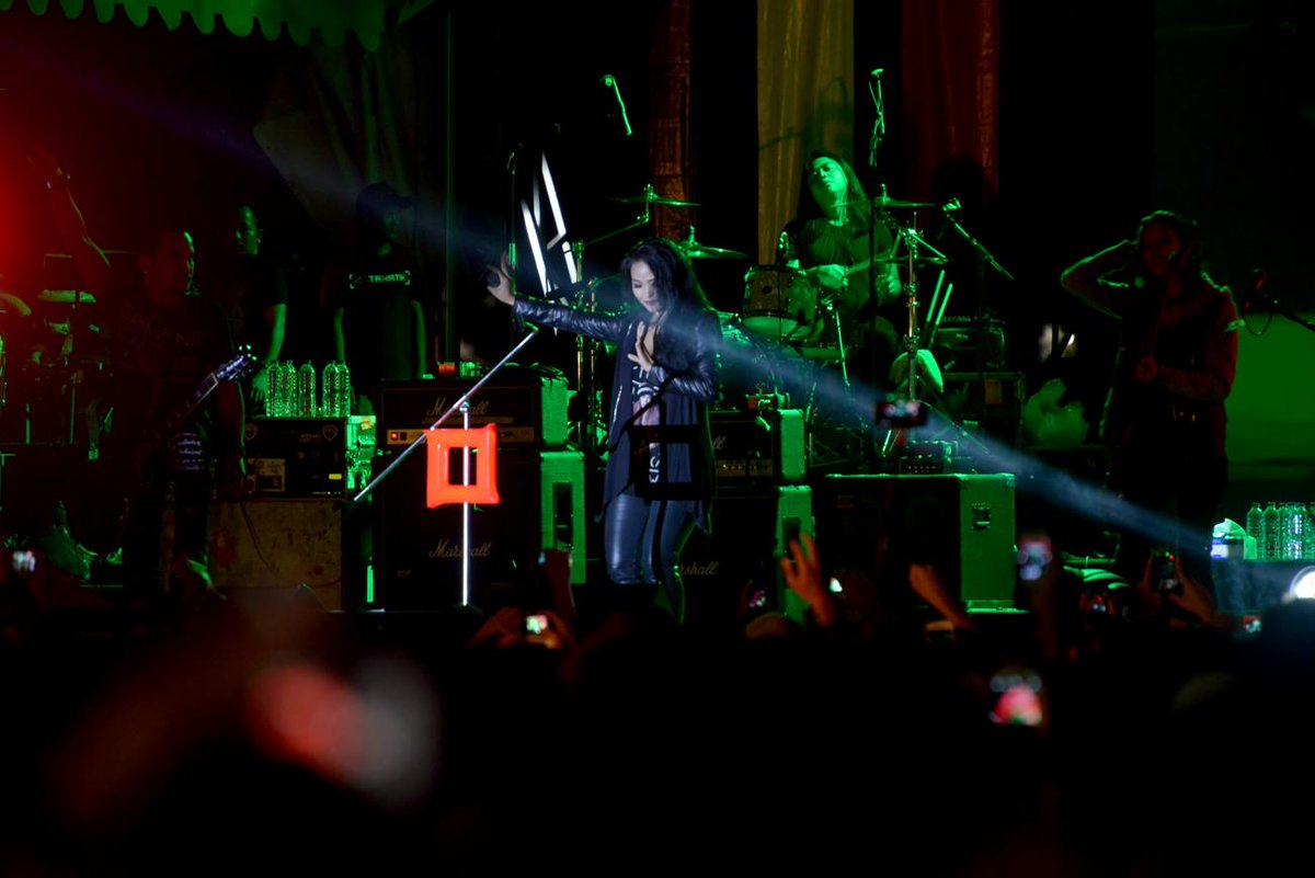 kotakband_'s tweet image. &quot;@beni70e: @tantrikotak KOTAK Beraksi di  #soundsations #SampoernaMild http://t.co/9ozd6ZTI5k&quot;