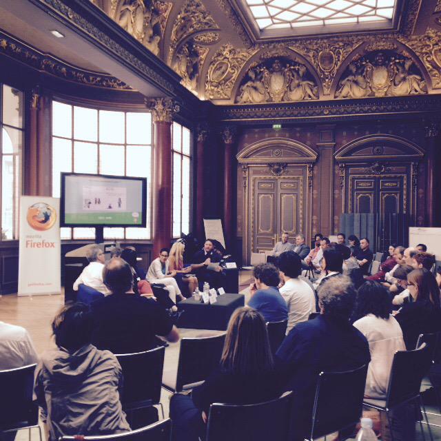 Eyrolles's tweet image. En direct de notre table ronde/débat sur la programmation pour les enfants chez @mozilla_fr ! #code4juniors