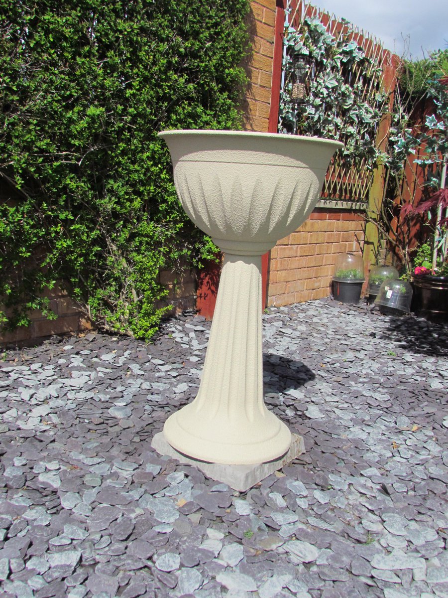 CDMstone's tweet image. Stunning lightweight stone planters, yours from only £19.99! 

#Gardening #Planters 

cdmstone.co.uk