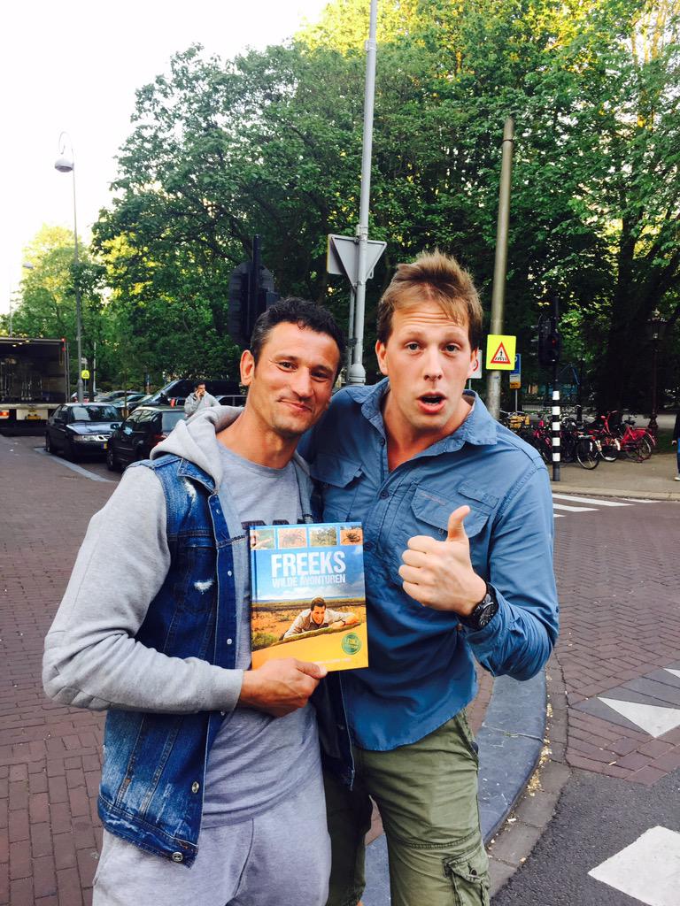radmilosoda's tweet photo. Met mijn vriend Freek en zijn nieuwe boek! Is je kind een fan van Freek, haal er een boekje bij AH. @freekvonk http://t.co/BSgWRWm6yu
