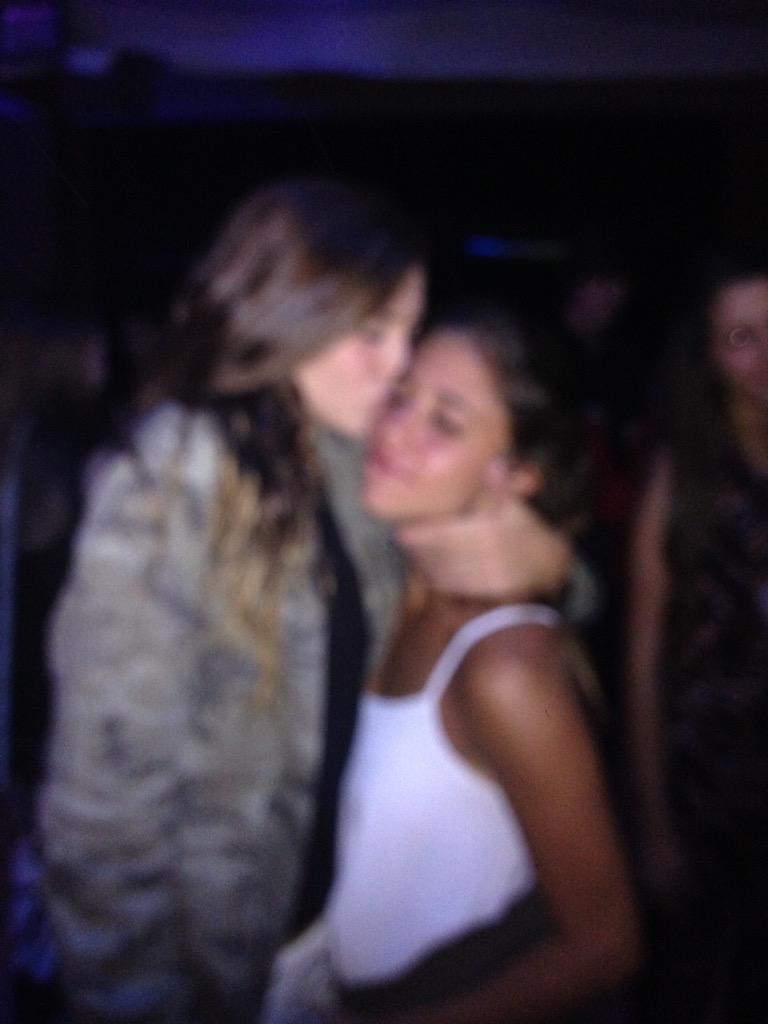 AleSaez's tweet photo. Blurry but still cute❤️ @KriziaArace http://t.co/b3hx4WwRLY