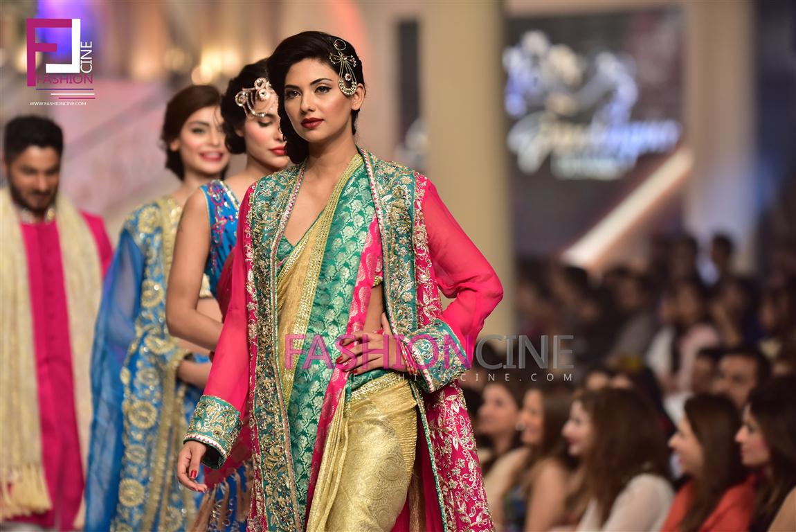 fashioncines's tweet photo. #Sarahgandapur Collection #TBCW2015
View more: http://t.co/A989MKl9Sv
#Fashioncine @TehminaKhaled @sunitamarshal1 http://t.co/NbbnPHmFDt