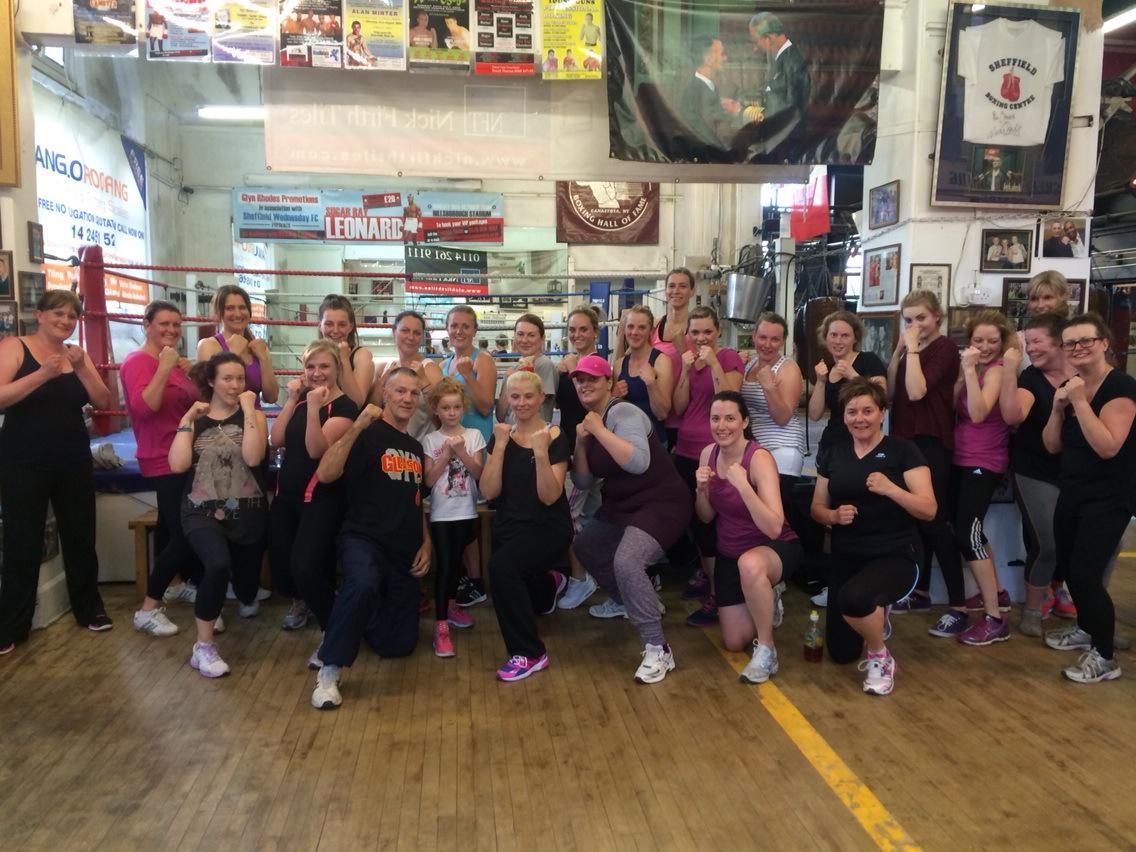 ShowboatRhodes's tweet photo. Well done to all ladies who trained tonight it was a warm one #sbcunit #sheffieldboxingcentre @PioneerBoxingPr http://t.co/8LUMNQRvnG