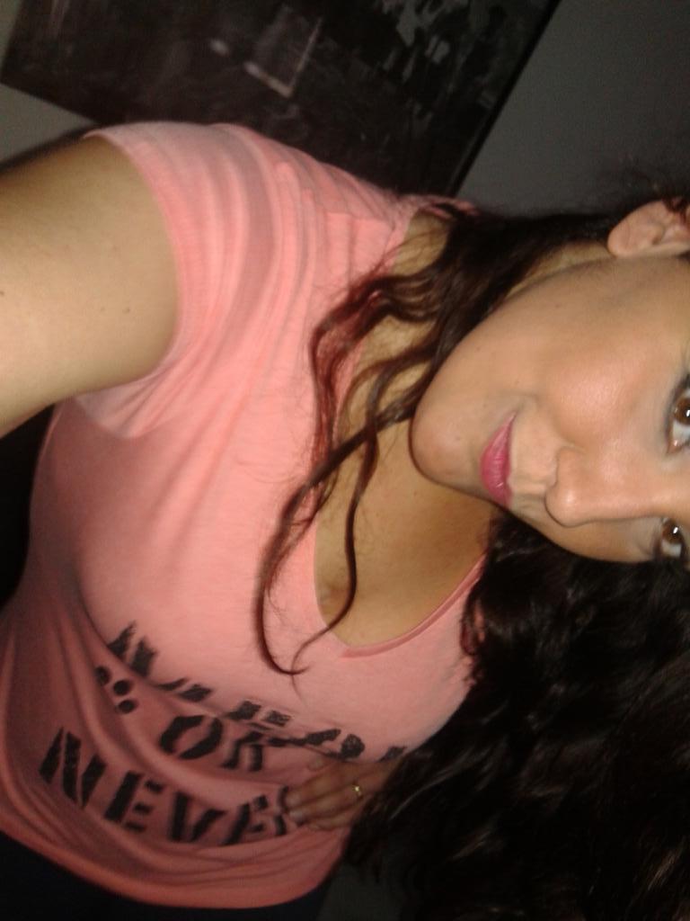 trukibea's tweet photo. Nos vamos a runear un pokito y estrenamos camiseta regalito de mi #Rakela ✌💋 #Goooo http://t.co/4cGXhHEHBM