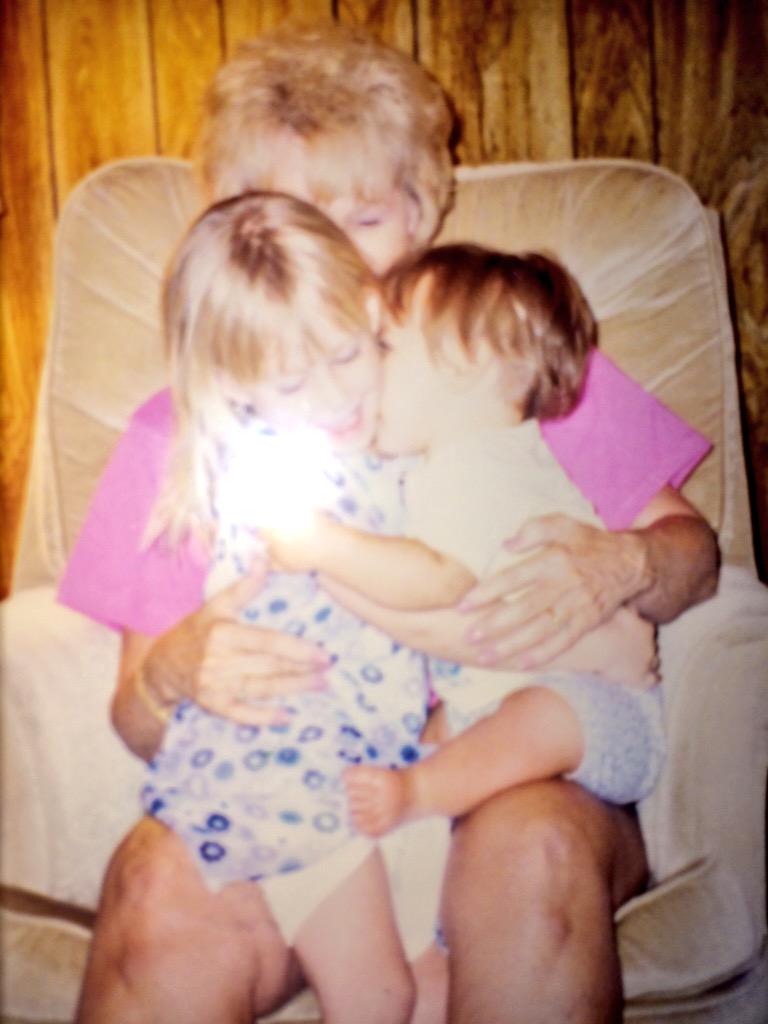 StinaWolfinger's tweet photo. Sisterly love @tarawolfinger http://t.co/YYNfyjXgfw