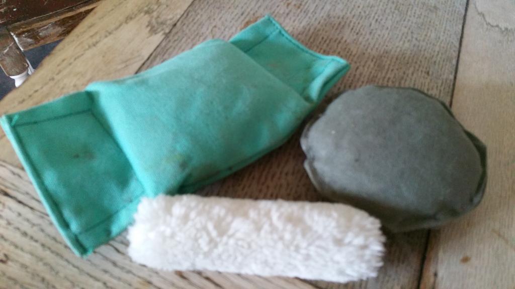 TheFeather_Co's tweet photo. Just been handed my first training pack for my puppy by the other half!!!! @cows94  #workingcocker #gundogs #excited http://t.co/qihTWvpanE