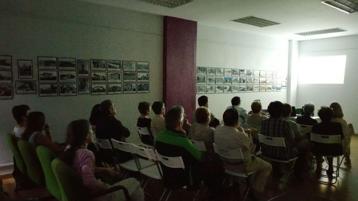 raicesbarrio's tweet photo. Documental "Raices de nuestros Barrios"http://t.co/3PGuo0H2hu #raicesdebarrio http://t.co/d6LdhfOF47