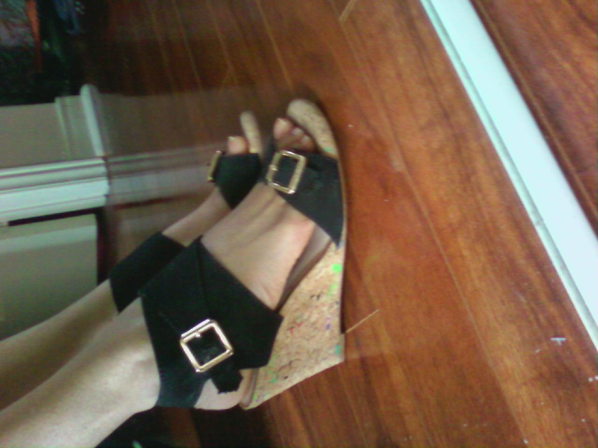 GottaLotta's tweet photo. @TheSocialCTV #SavetheShoes @PolysporinCA The colourful cork design by Vince Camuto works great with so many outfits. http://t.co/wlNWKxG4ZU
