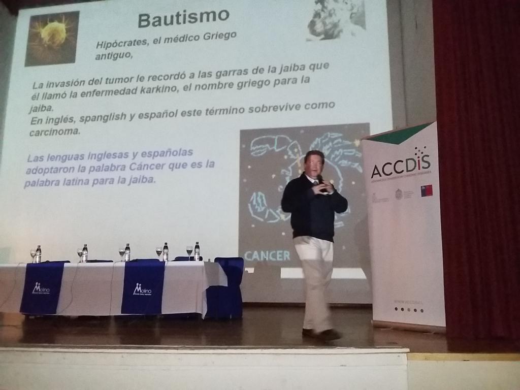 DPPCurico's tweet photo. Gobernadora @Cribravoc presente en mesa informativa ¿Qué es el cáncer? del proyecto médico Mauco en #Molina. http://t.co/U9HEeOAZZf