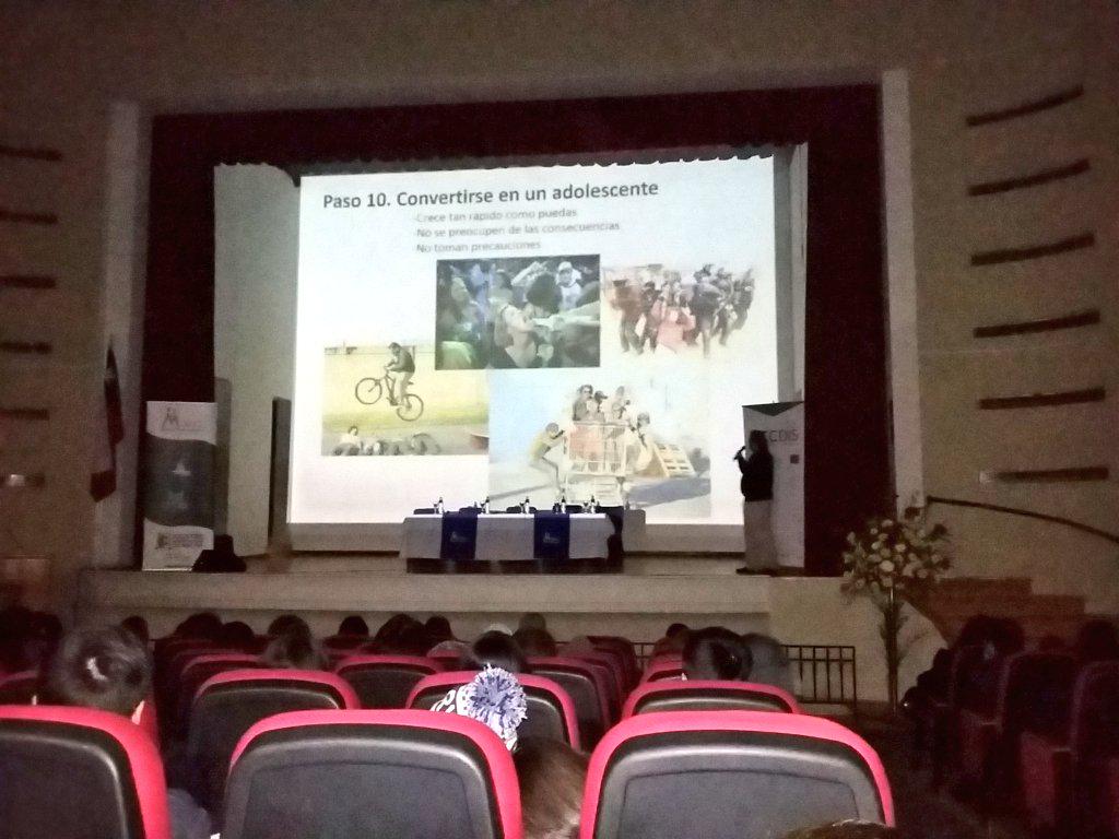 DPPCurico's tweet photo. Gobernadora @Cribravoc presente en mesa informativa ¿Qué es el cáncer? del proyecto médico Mauco en #Molina. http://t.co/U9HEeOAZZf